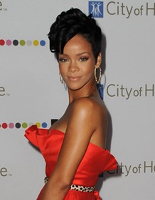 Recording artist Rihanna arrives at the 2008 Spirit Of Life Awar