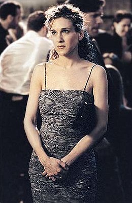 ep05_carrie_snakeskindressxlarger.jpg