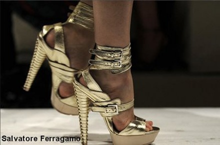 tacones altos ferragamo-primavera 2009