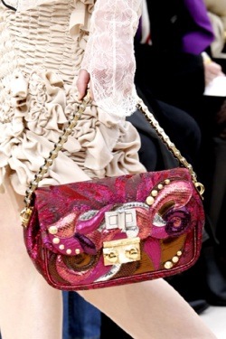 the-2009-spring-and-summer-handbag-trends-4