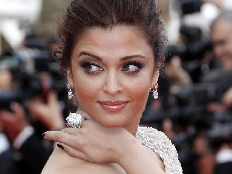 Aishwarya-Rai-with-Chopard-Jewels gracie jewellery 53 carat diamond ring