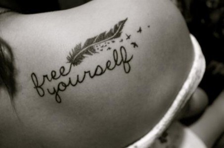 Los Tatuajes en la espalda más bonitos para mujeres y su significado [2022]