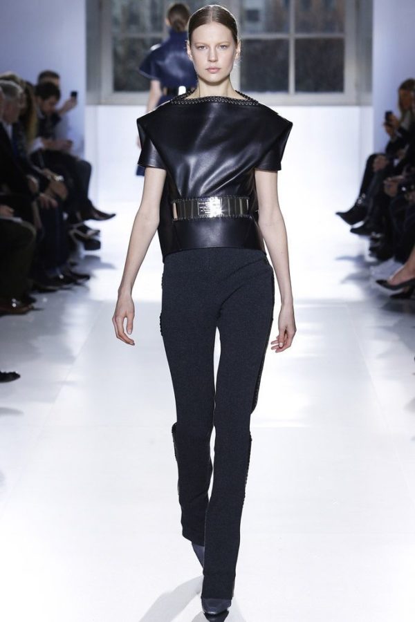 balenciaga-mujer-otono-invierno-2014-2015-cinturon-metalico