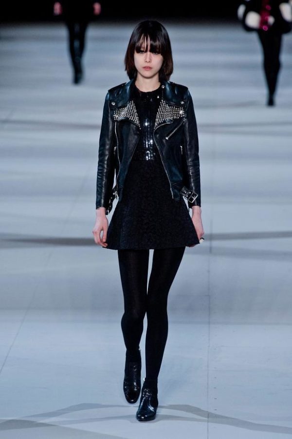 catalogo-saint-laurent-mujer-otono-invierno-2014-2015-TENDENCIAS-cazadora-tachuelas