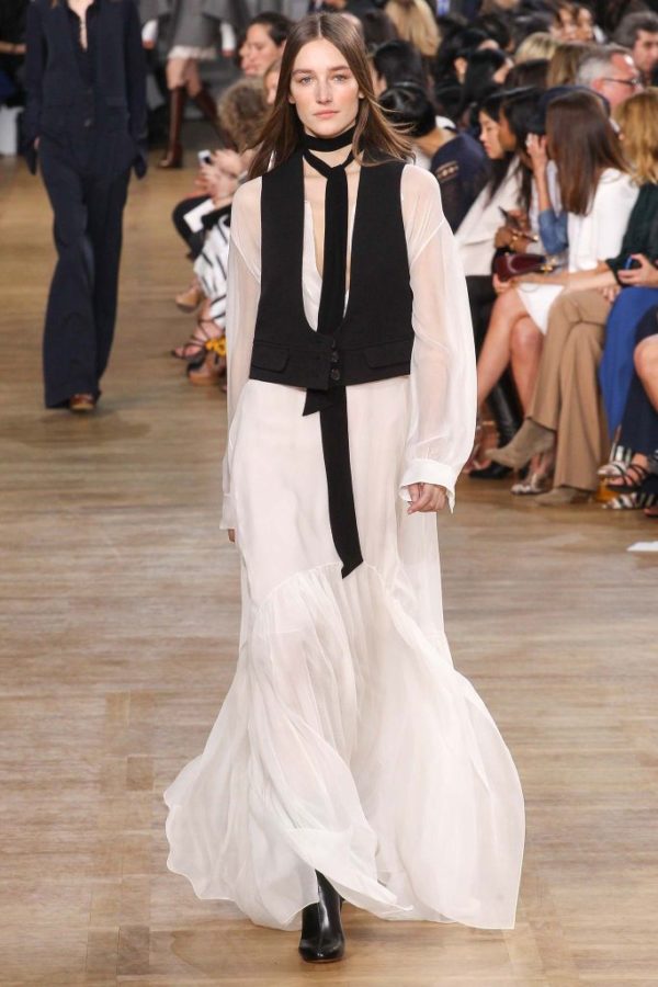 catalogo-chloe-otono-invierno-2015-2016-vestido-blanco-largo-con-chaleco