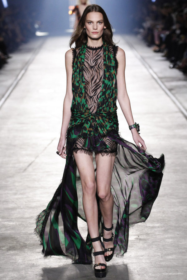 versace-primavera-verano-2016-vestidos-cola