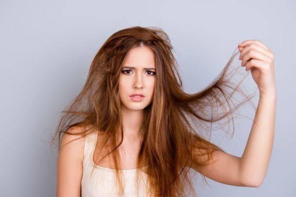 trucos-para-desenredar-el-pelo-sin-dolor-istock