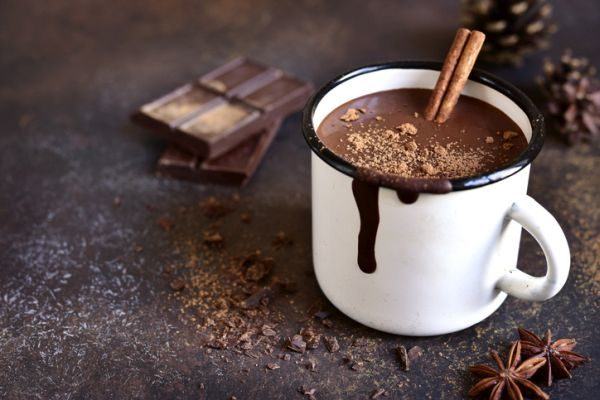 sustitutivos-del-cafe-naturales-cacao-istock