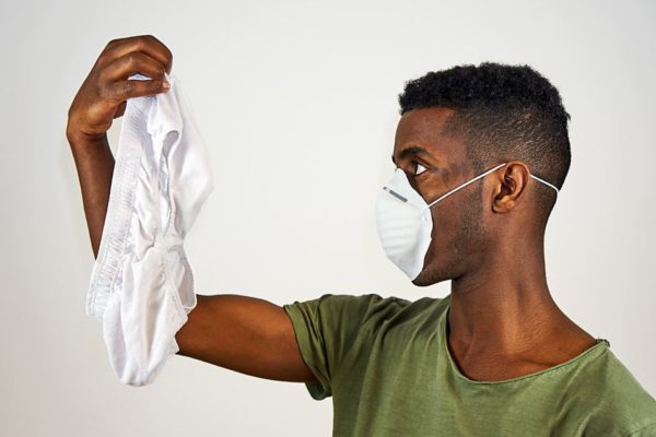 Olor a humedad en la ropa después de lavarla: cómo quitarlo fácilmente