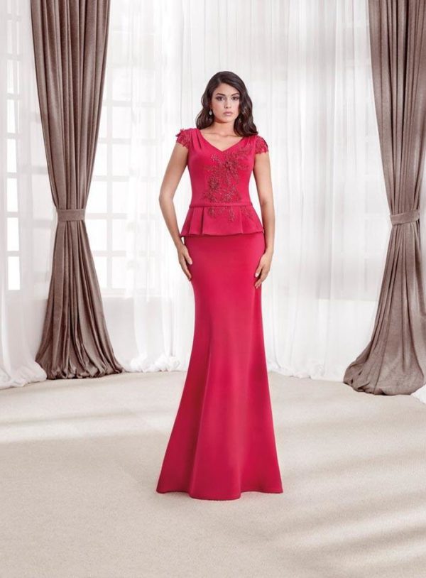 Vestido largo con aplicaciones florales