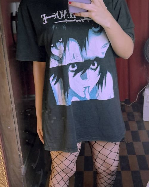 Camiseta negra mangas cortas estilo GRUNGE
