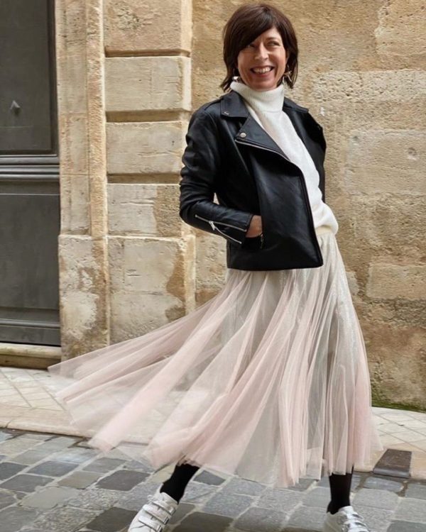 Estilo Girly Rock con falda de gasa