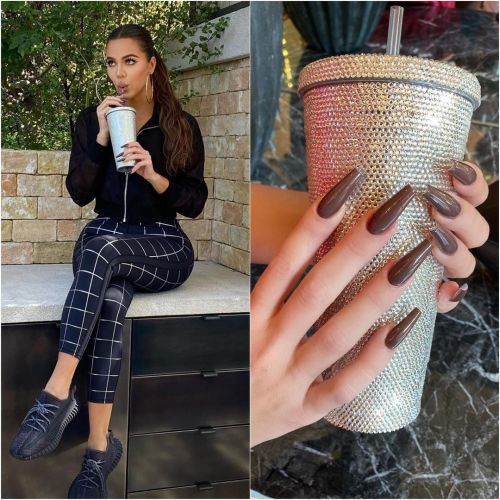 Khloé Kardashian uñas marrones