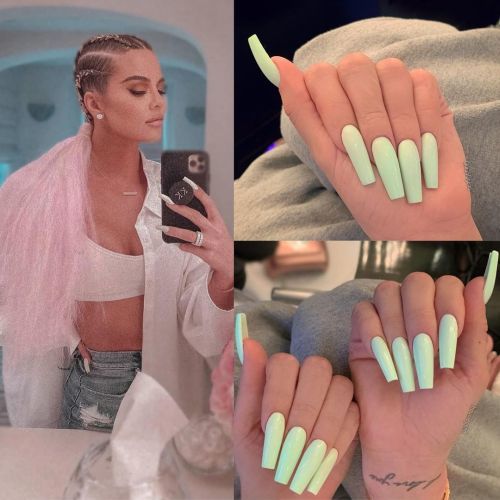 Khloé Kardashian uñas azul celeste mate