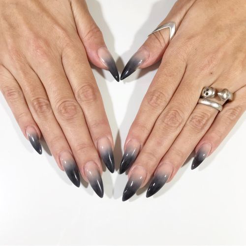 Uñas postizas en degradado negro