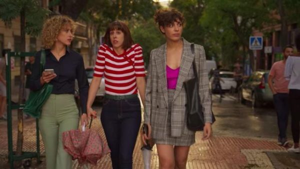 Mejores outfits valeria camiseta jeans traje 