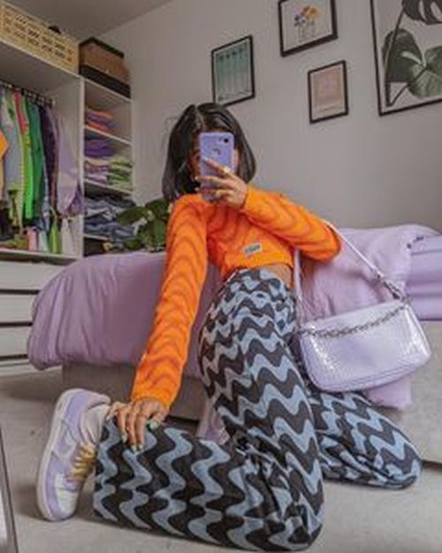 Pantalón ancho de rayas negras cruzadas