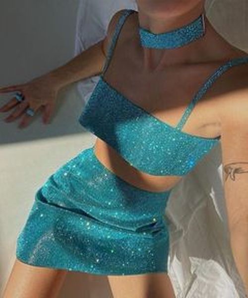 Falda y top celeste brillo