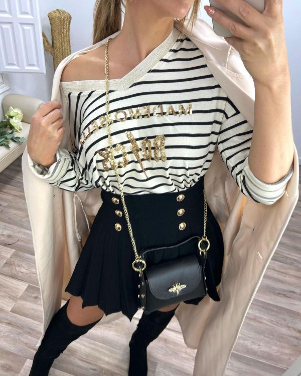 Camiseta de rayas con falda